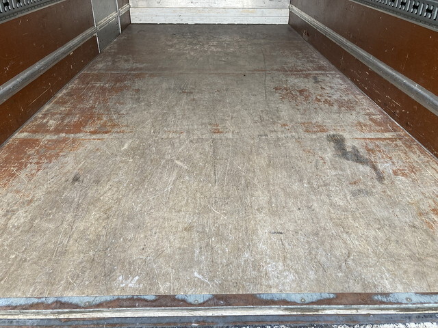 三菱ふそうキャンターアルミバン小型（2t・3t）[写真25]