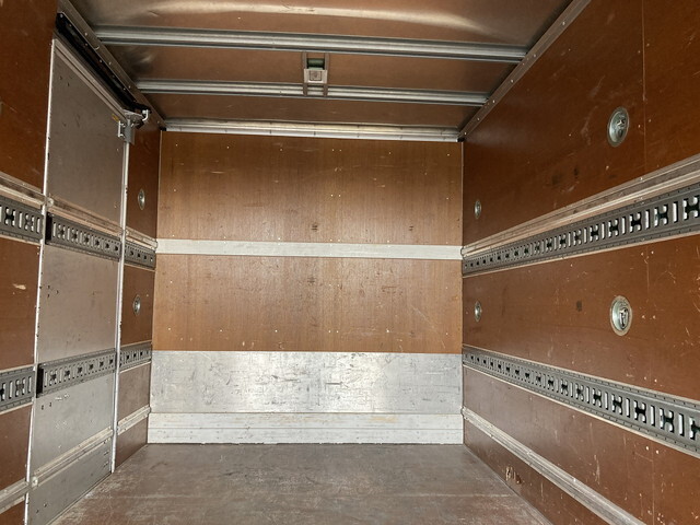 三菱ふそうキャンターアルミバン小型（2t・3t）[写真27]