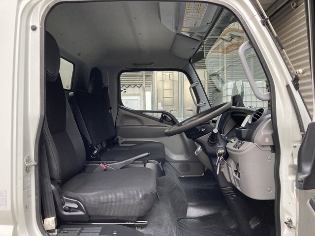 三菱ふそうキャンターアルミバン小型（2t・3t）[写真34]