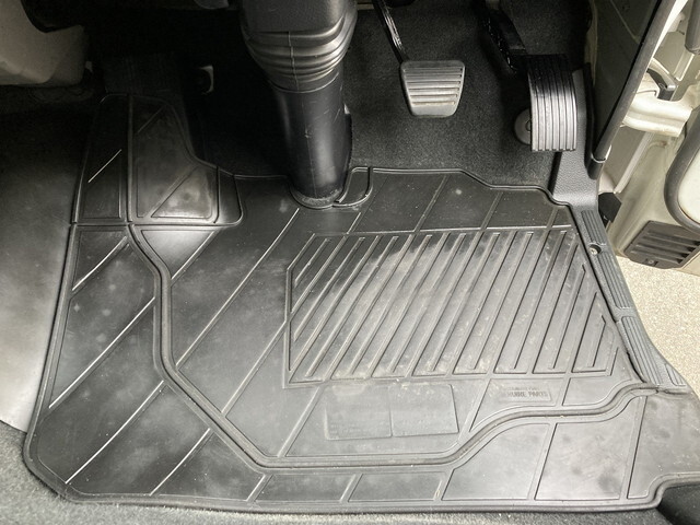 三菱ふそうキャンターアルミバン小型（2t・3t）[写真37]