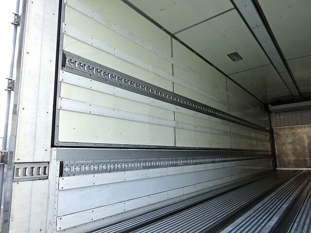 三菱ふそうスーパーグレート冷蔵冷凍ウイング大型（10t）[写真13]