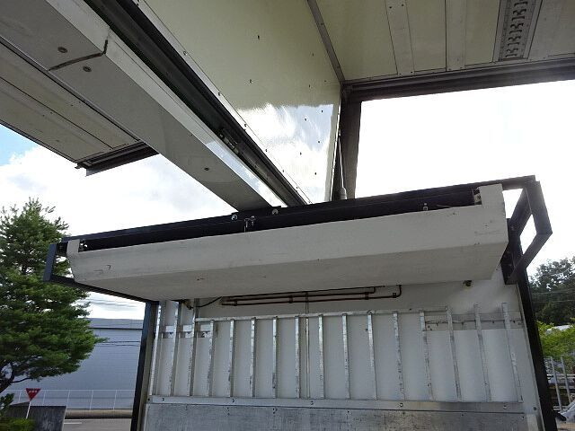 三菱ふそうスーパーグレート冷蔵冷凍ウイング大型（10t）[写真19]