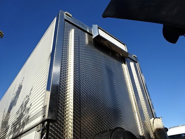 三菱ふそうスーパーグレート冷蔵冷凍ウイング大型（10t）[写真22]