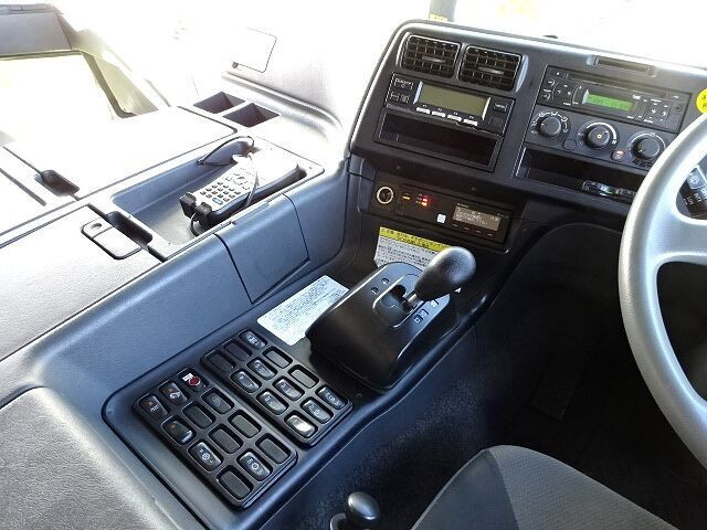 三菱ふそうスーパーグレート冷蔵冷凍ウイング大型（10t）[写真32]