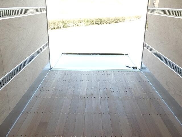 三菱ふそうキャンターアルミバン小型（2t・3t）[写真10]