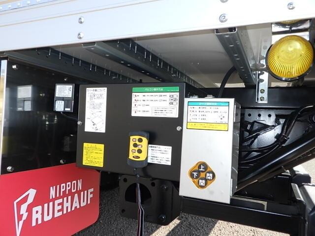 三菱ふそうキャンターアルミバン小型（2t・3t）[写真16]