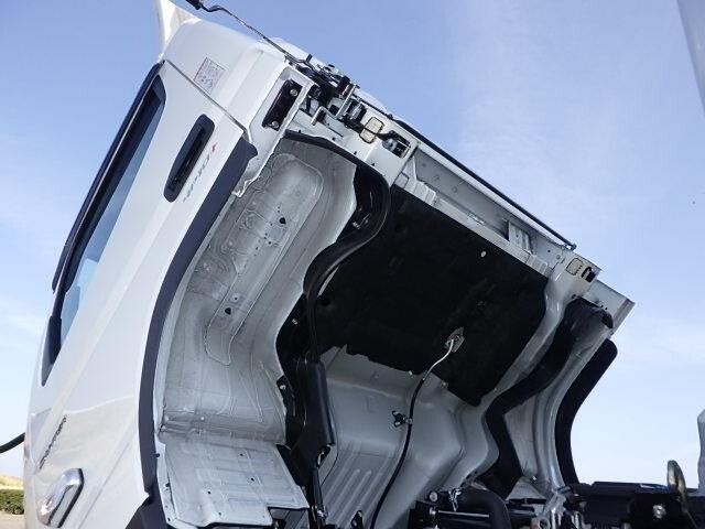 三菱ふそうキャンターアルミバン小型（2t・3t）[写真31]