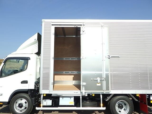 三菱ふそうキャンターアルミバン小型（2t・3t）[写真05]