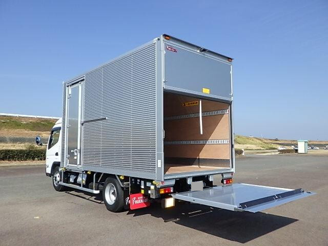 三菱ふそうキャンターアルミバン小型（2t・3t）[写真06]