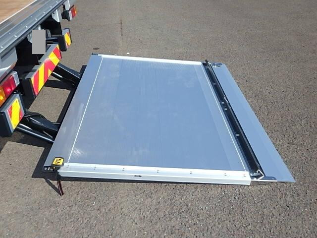 三菱ふそうキャンターアルミバン小型（2t・3t）[写真08]