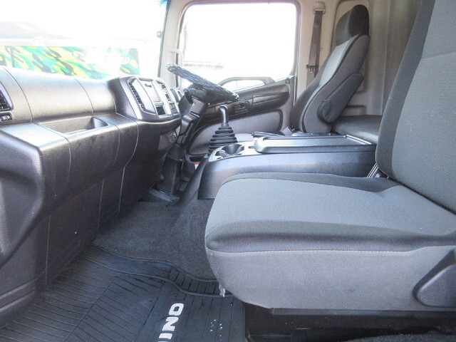 日野レンジャーアルミウイング中型（4t）[写真24]