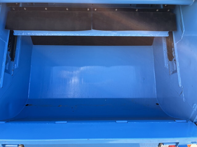 いすゞエルフパッカー車（塵芥車）小型（2t・3t）[写真10]