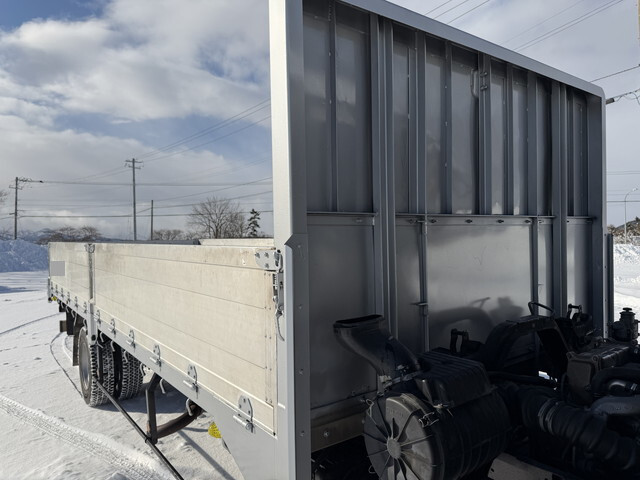 いすゞフォワード平ボディ中型（4t）[写真16]