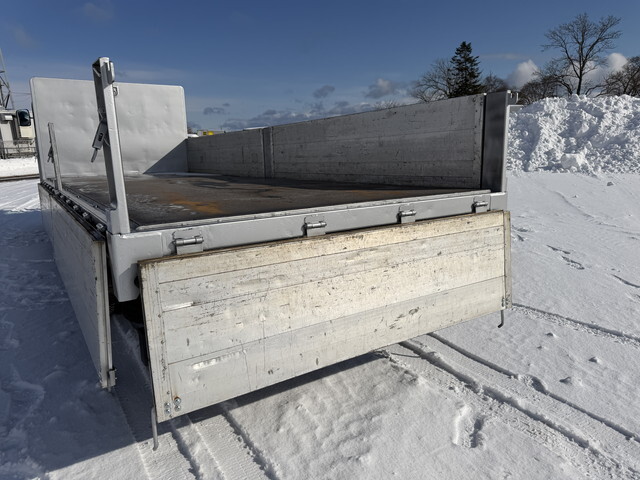 いすゞフォワード平ボディ中型（4t）[写真20]