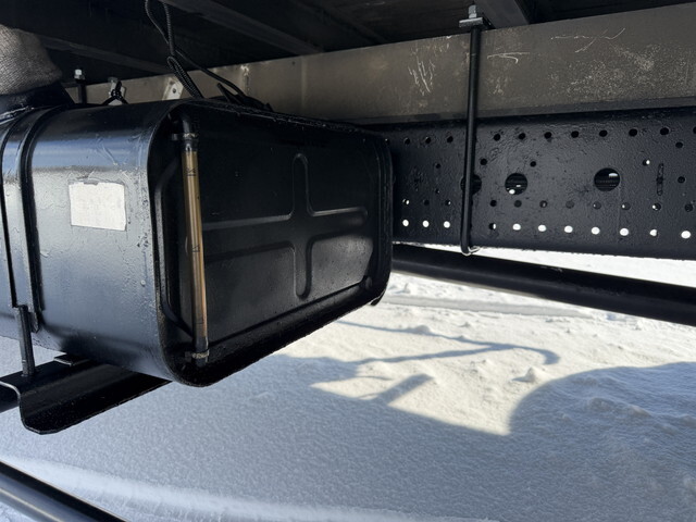 いすゞフォワード平ボディ中型（4t）[写真21]