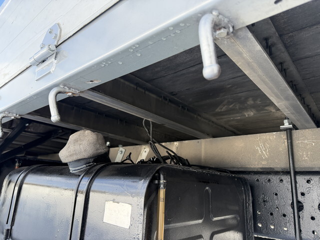 いすゞフォワード平ボディ中型（4t）[写真22]