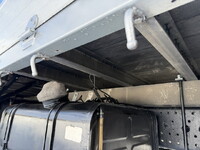 いすゞフォワード平ボディ中型（4t）[写真23]