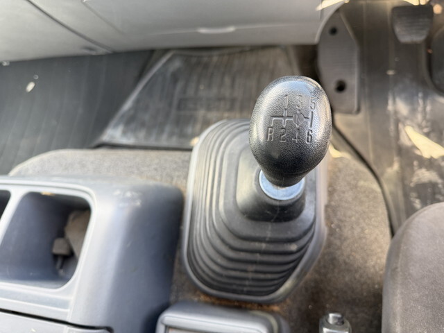 いすゞフォワード平ボディ中型（4t）[写真33]