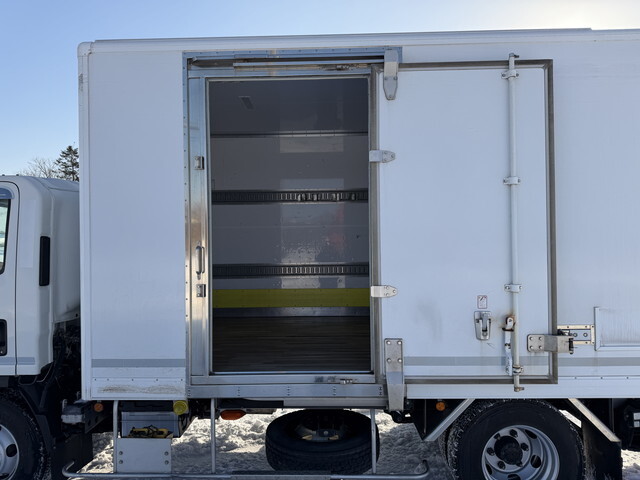 いすゞエルフアルミバン小型（2t・3t）[写真12]