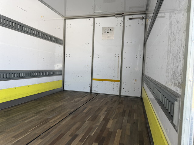 いすゞエルフアルミバン小型（2t・3t）[写真15]