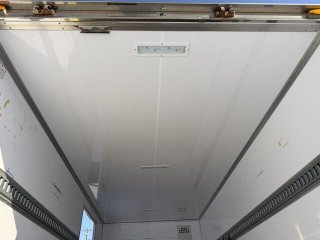 いすゞエルフアルミバン小型（2t・3t）[写真17]