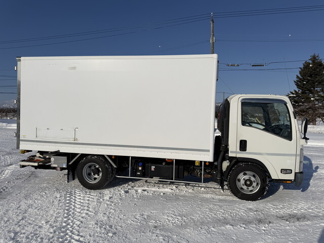 いすゞエルフアルミバン小型（2t・3t）[写真04]