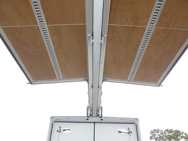 三菱ふそうキャンターアルミウイング小型（2t・3t）[写真10]