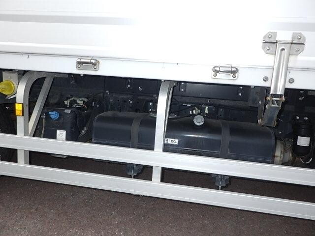 三菱ふそうキャンターアルミウイング小型（2t・3t）[写真17]