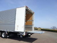 いすゞギガアルミウイング大型（10t）[写真12]