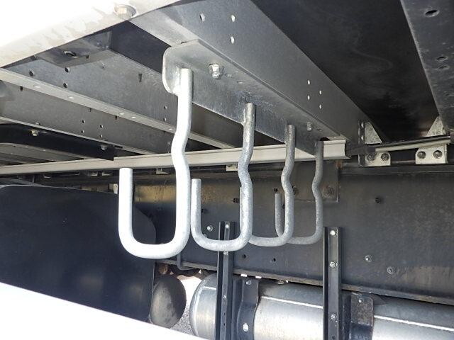 いすゞギガアルミウイング大型（10t）[写真17]