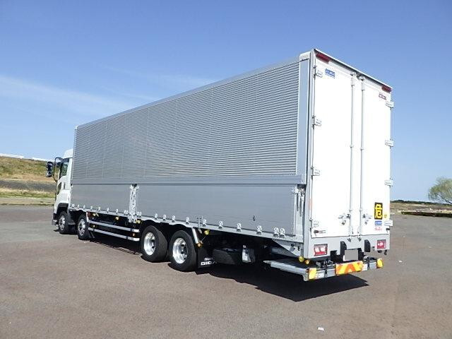 いすゞギガアルミウイング大型（10t）[写真02]