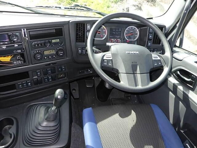 いすゞギガアルミウイング大型（10t）[写真26]