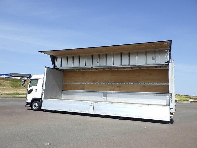 いすゞギガアルミウイング大型（10t）[写真05]