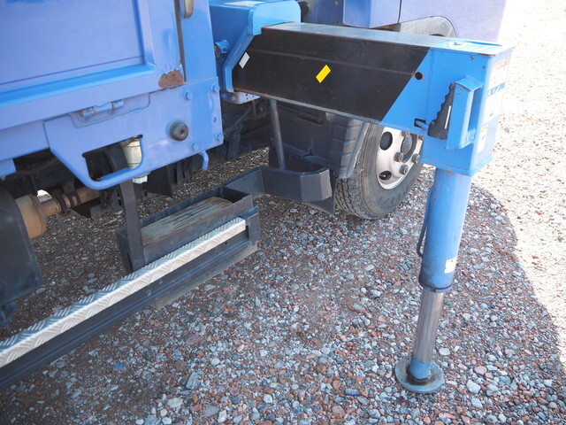 三菱ふそうキャンタークレーン6段小型（2t・3t）[写真10]