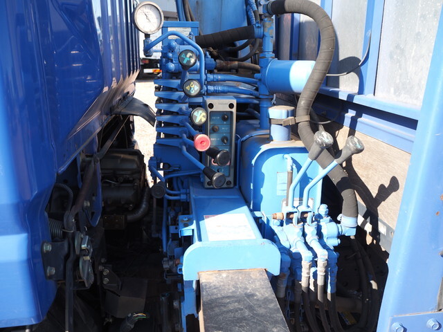 三菱ふそうキャンタークレーン6段小型（2t・3t）[写真15]