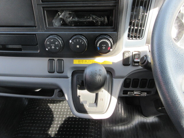 三菱ふそうキャンターアルミバン小型（2t・3t）[写真14]