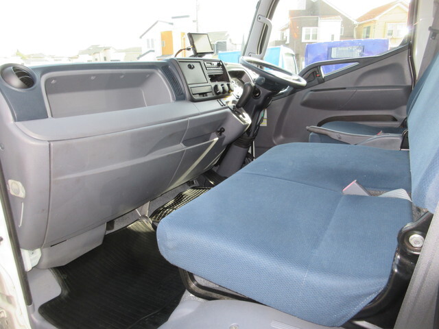 三菱ふそうキャンターアルミバン小型（2t・3t）[写真19]