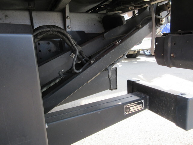 三菱ふそうキャンターアルミバン小型（2t・3t）[写真08]