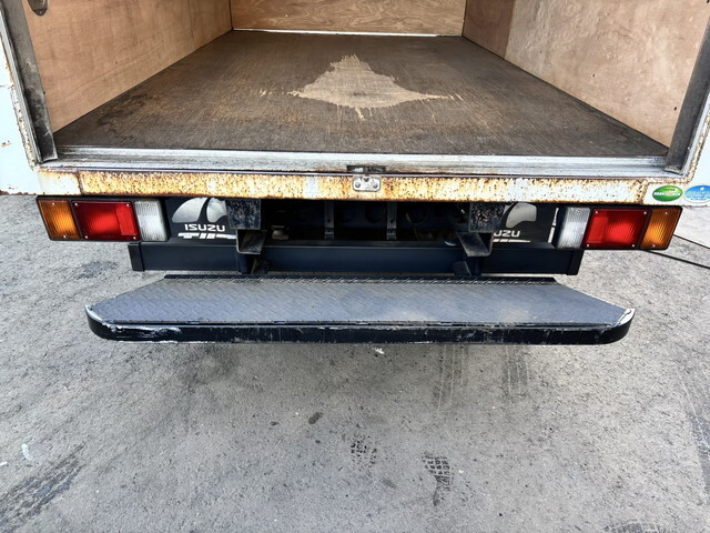 いすゞエルフアルミバン小型（2t・3t）[写真12]
