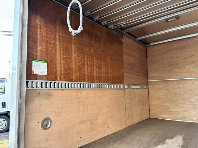 いすゞエルフアルミバン小型（2t・3t）[写真14]