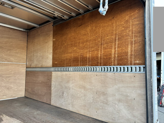 いすゞエルフアルミバン小型（2t・3t）[写真15]