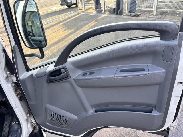 いすゞエルフアルミバン小型（2t・3t）[写真30]