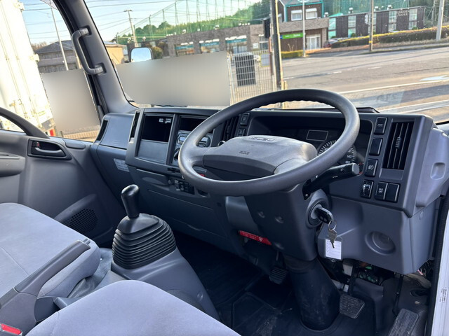 いすゞエルフアルミバン小型（2t・3t）[写真31]