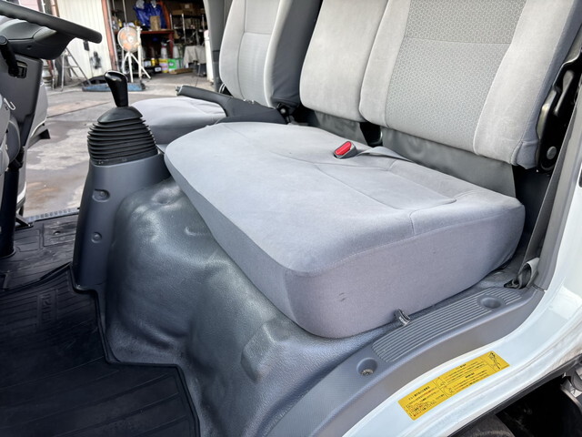 いすゞエルフアルミバン小型（2t・3t）[写真40]