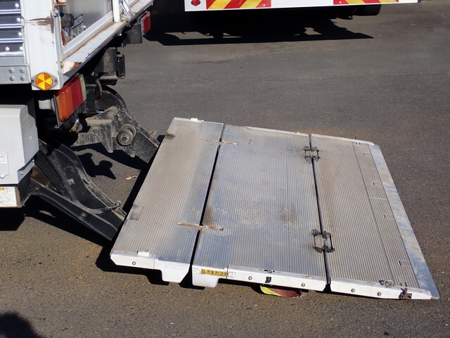 日野デュトロアルミバン小型（2t・3t）[写真20]