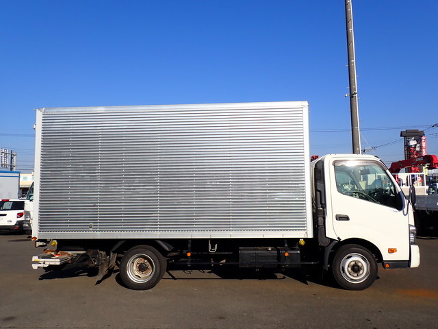 日野デュトロアルミバン小型（2t・3t）[写真05]