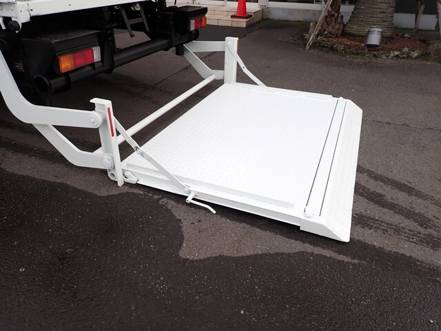 三菱ふそうキャンターダブルキャブ（Wキャブ）小型（2t・3t）[写真10]