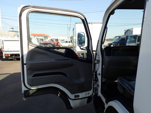 三菱ふそうキャンターダブルキャブ（Wキャブ）小型（2t・3t）[写真23]