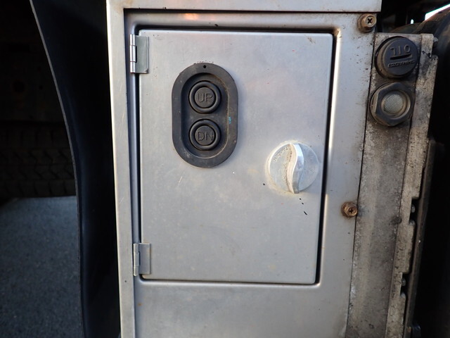 三菱ふそうキャンターダブルキャブ（Wキャブ）小型（2t・3t）[写真35]