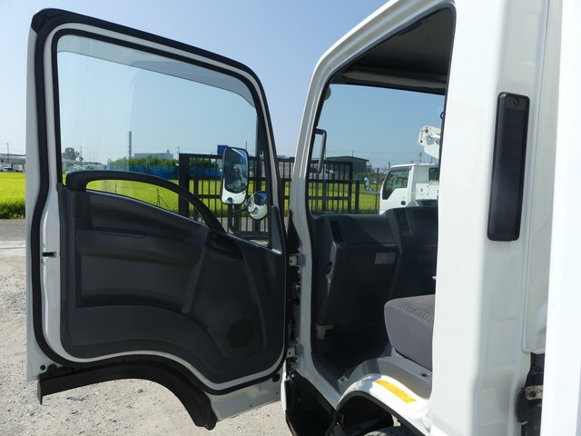 いすゞエルフ冷凍車（冷蔵車）小型（2t・3t）[写真15]